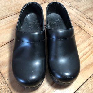 Dansco Size 36 Clog Black leather